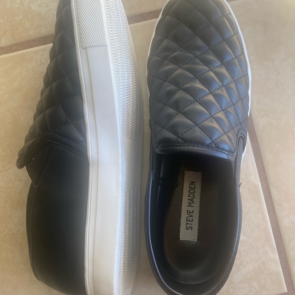 Steve Madden black slip on shoes